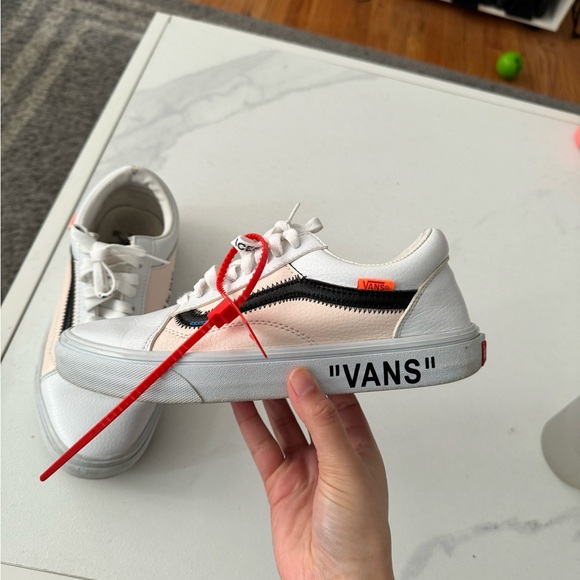 custom vans - Picture 3 of 5